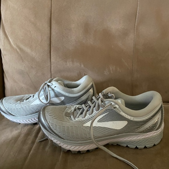 Brooks Ghost 10 size 7.5 silver and gray - Picture 4 of 4